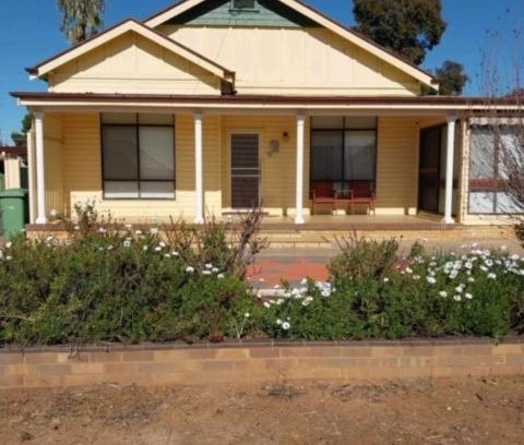 West Wyalong House | Stay @ Ray's