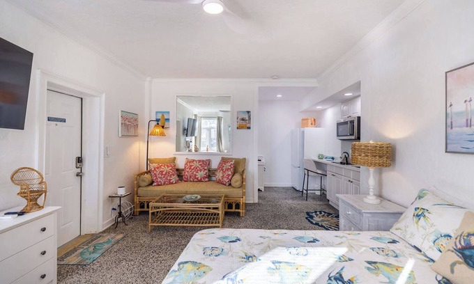 Jog Road Bed & Breakfast | Stay Right on the Beach!
