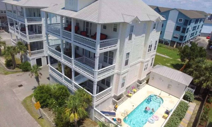 North Carolina Coast Condo | Stay Salty Villa *Pool is OPEN* Walk to Beach