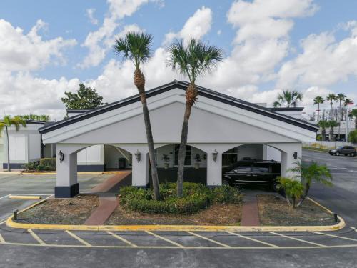 Orlando Hotel | Stayable Orlando at Florida Mall