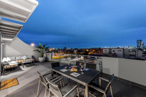 Moonee Ponds Apartment | StayCentral - Moonee Ponds Penthouse