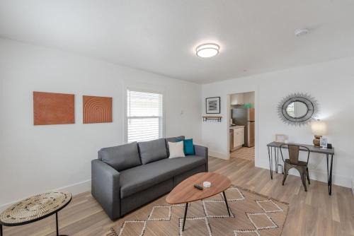 Coos Bay House | #StayinMyDistrict Coos Bay Goldfinch Cottage