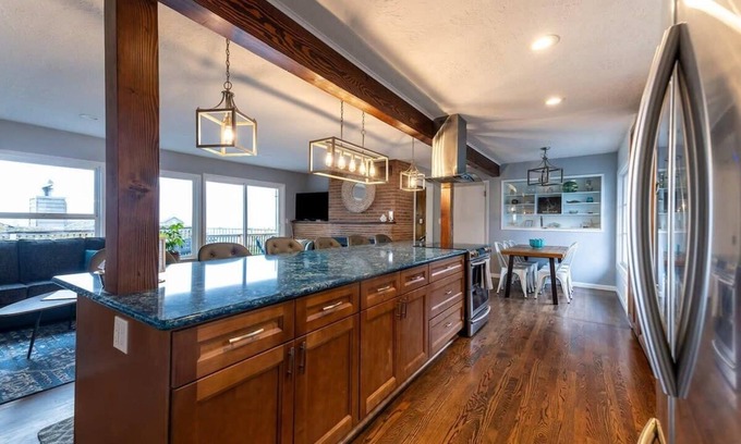 Garibaldi House | #StayinMyDistrict Garibaldi Gorgeous Bay Views