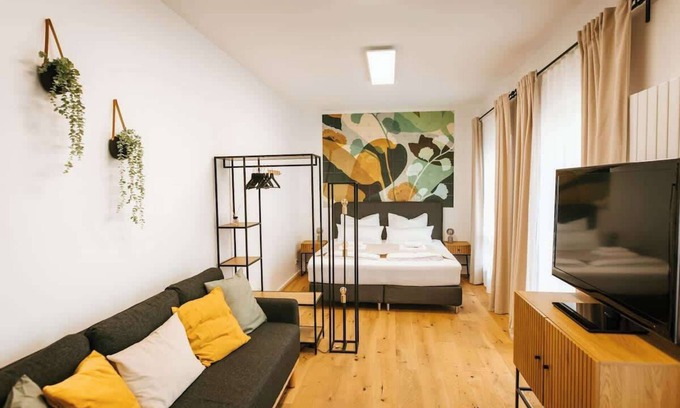 Wuelfel Apartment | Staylight City-Loft | private parking | trade fair