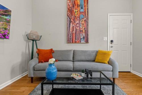 Rittenhouse Row Apartment | StayRafa At 261 4R