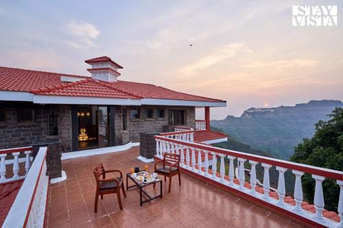 Gaganbawda Villa | StayVista at Cliffhanger Solitude with Balcony, Lawn