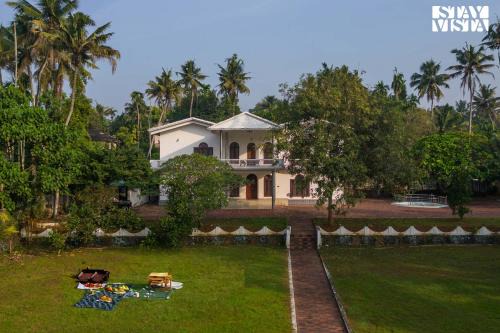 Alwaye Hotel | StayVista at Periyar Palace- Pet Friendly, River View Villa with Garden