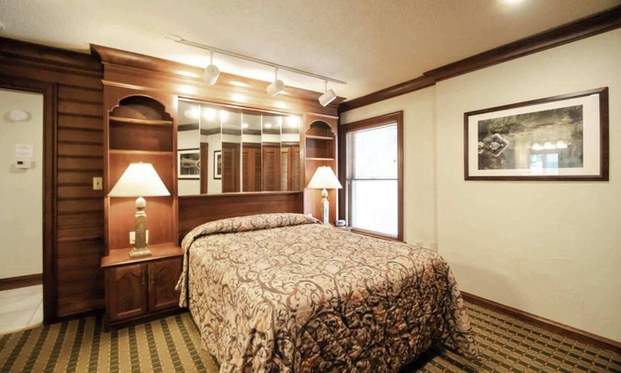 Steamboat Springs Apartment | Steamboat Condo at Sunburst Resort next to Skiing, Dining and more (2BD)