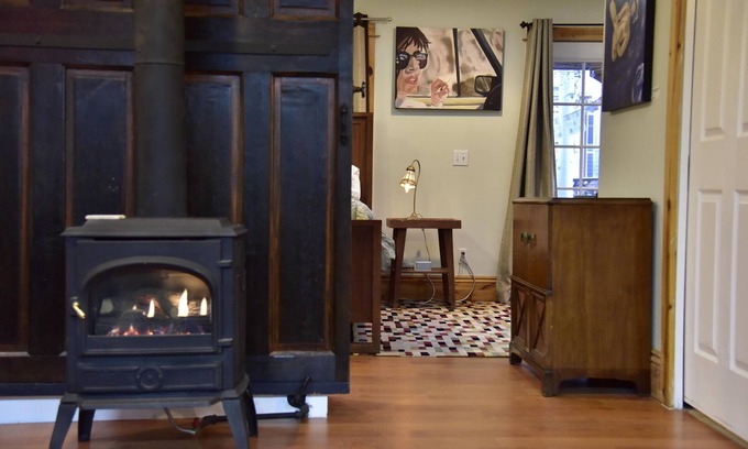 Highland Cottage | Steampunk Art Studio -Carriage House:Hot Tub, Firepit, yard, walkable, Near LODO
