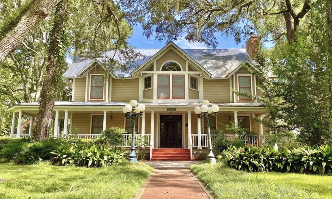 Steinhatchee Cottage | Steinhatchee Landing - Victorian Cottage 9 Upstairs