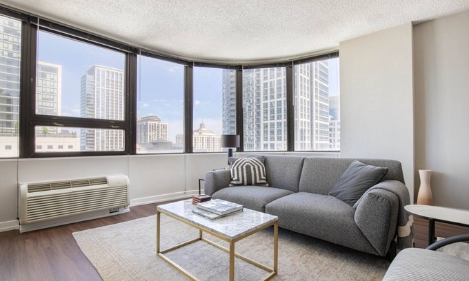 South Loop Apartment | Stellar South Loop 1BR, near CTA Train, Sports & Parks, by blueground