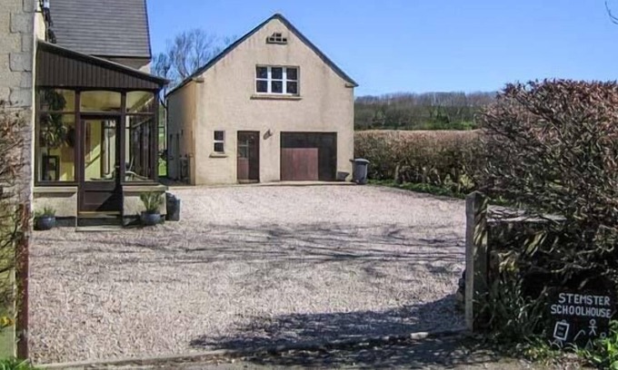 North Watten Apartment | STEMSTER SCHOOL HOUSE APARTMENT, pet friendly in Halkirk