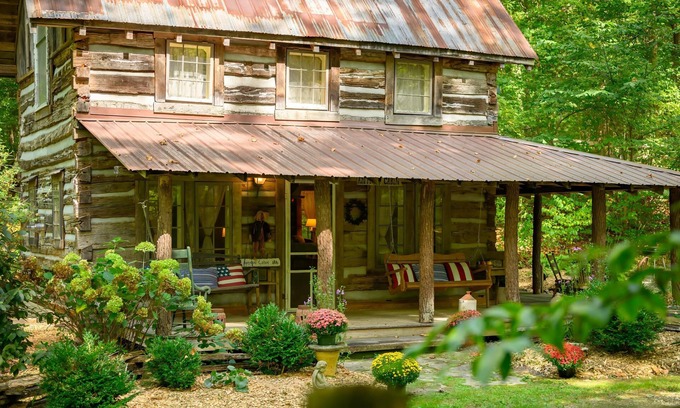 Gnaw Bone Cabin | Step back in time with the simplicity of country living.