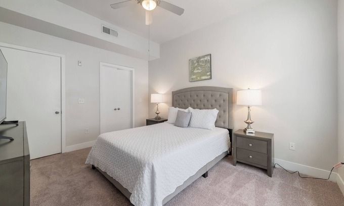 Oak Lawn Apartment | Step into luxury at 4123 Cedar Springs and let your worries slip away