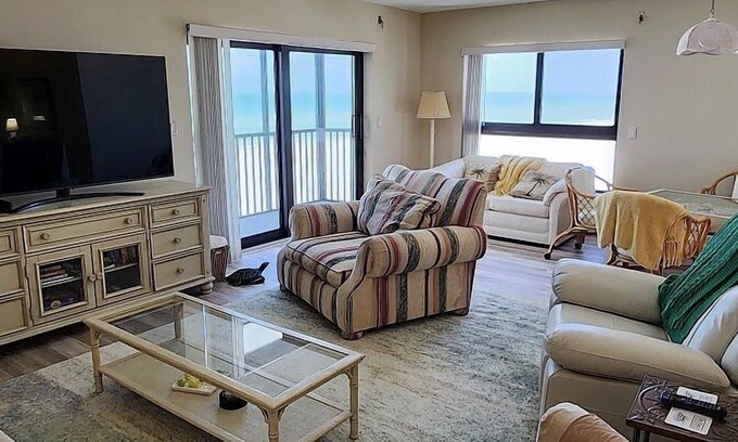 Fort Myers Beach Condo | Step into paradise at Island Winds condo 824. You will enjoy captivating Gulf.