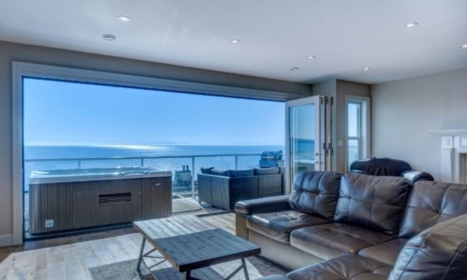 White Rock House | Steps from East beach White Rock with hot tub!