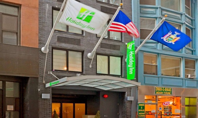 Financial District Hotel | Steps from Wall Street + Fitness Room & Wi-Fi