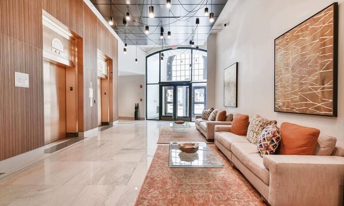 Chinatown Apartment | Steps to Boston Common 2 BR | Full Kitchen
