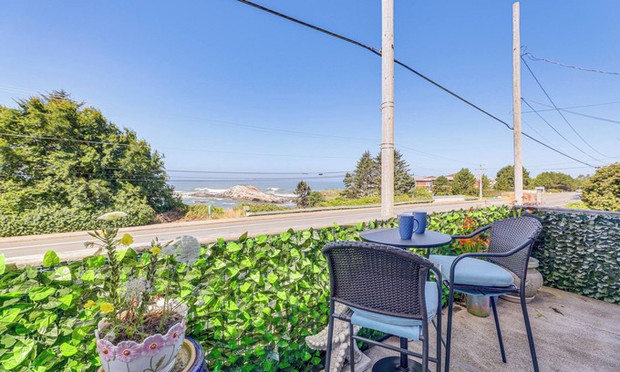 Depoe Bay Condo | Steps to Pirate Cove: Oregon Coast Condo w/View