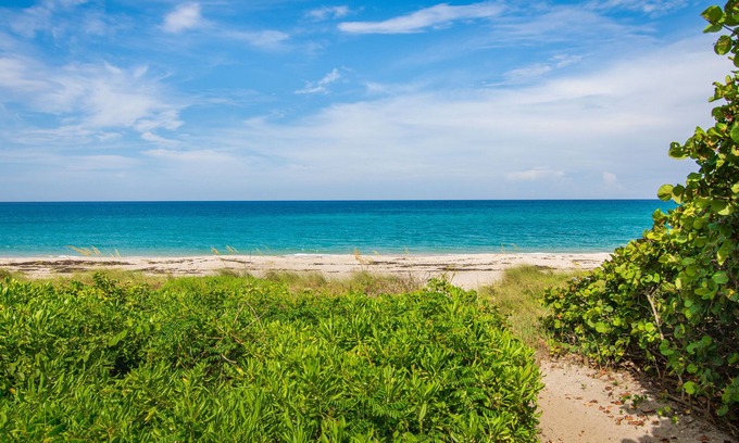 Juno Beach House | Steps to Pristine Beach. Prime Location. Hidden Gem.