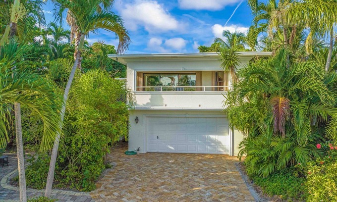 Birch Park Finger Streets House | Steps to the Beach and a Stroll to Fort Lauderdale Nightlife