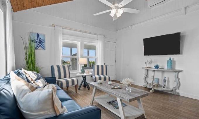 Long Beach Cottage | Steps to the Beach Cottage: Pet-Friendly