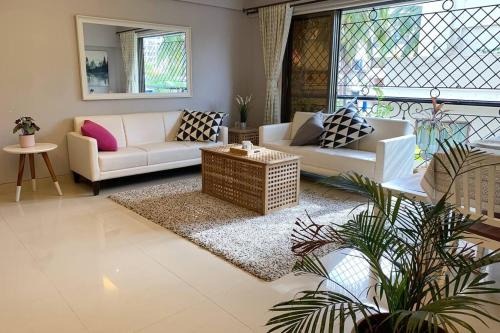 Pali Hill Apartment | Sterling 401, off Carter Road, Bandra West by Connekt Homes
