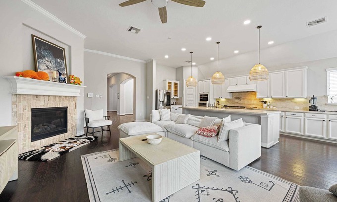 Sugar Land House | Sterling Heights Retreat #42195