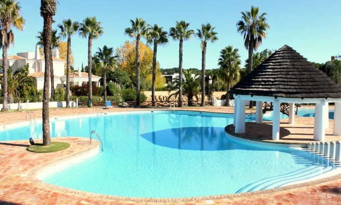 Almancil Apartment | Stevens White Apartment, Quinta do Lago, Algarve