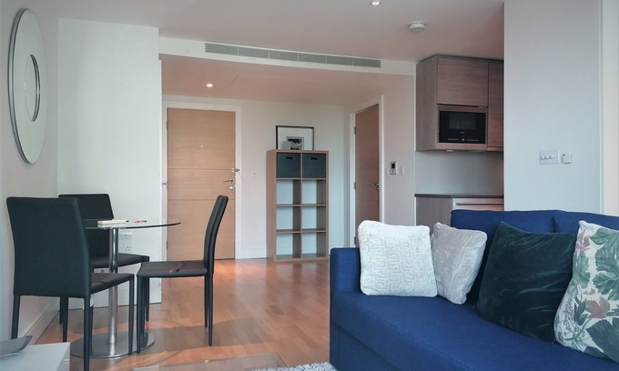 Vauxhall Apartment | Still Life Vauxhall Manhattan One Bedroom Apartment