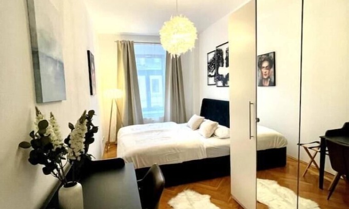 Friedrichstadt Apartment | Stilvoller Altbau in Zentraler Lage