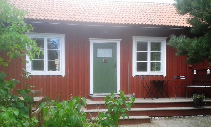 Dalaro Cabin | Stockholm archipelago, lakeside cottage with all the convenience and garden