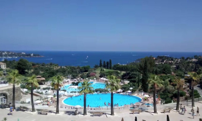 Cap Esterel Apartment | Stone and vacation apartment with covered parking space and pool access.