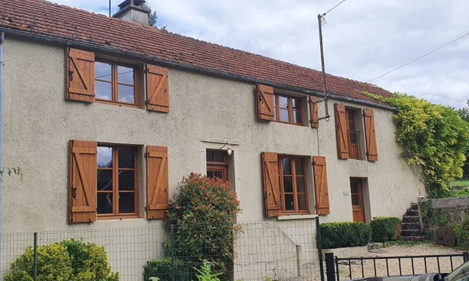 Veuxhaulles-sur-Aube House | Stone Cottage with Pool & EV charger - heart of Burgundy/Champagne countryside
