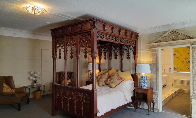 Maidstone House | Stone Court House