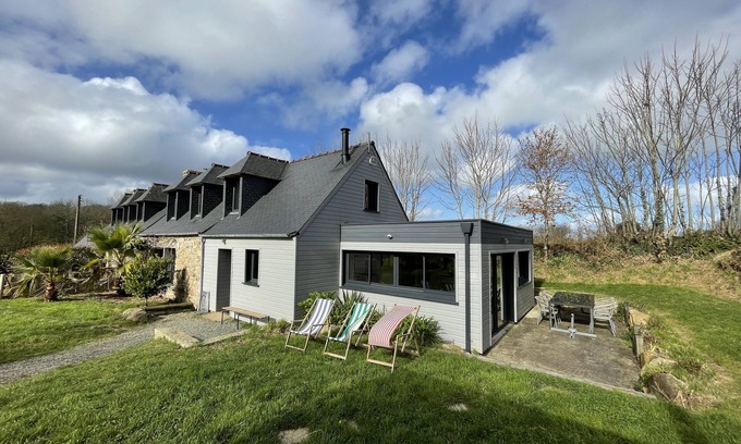 Trelevern House | Stone farmhouse for 10 people with heated swimming pool