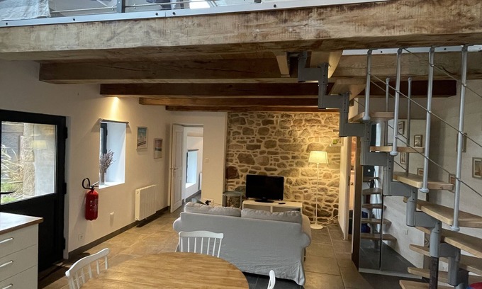 Trelevern House | Stone farmhouse for 4 people with heated swimming pool