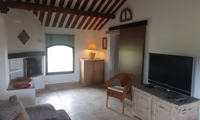 Venasque House | Stone farmhouse "the Pistachio shed