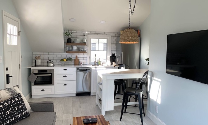 Stone Harbor Condo | Stone Harbor 1-Bedroom Condo.Steps from 96th St & the Beach! w/L2 EV Charger