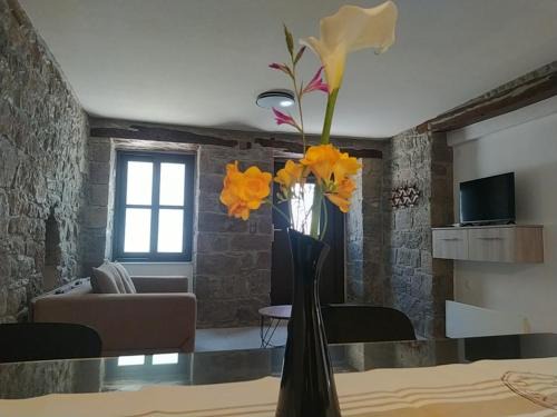 Sipiada Apartment | Stone House 2025