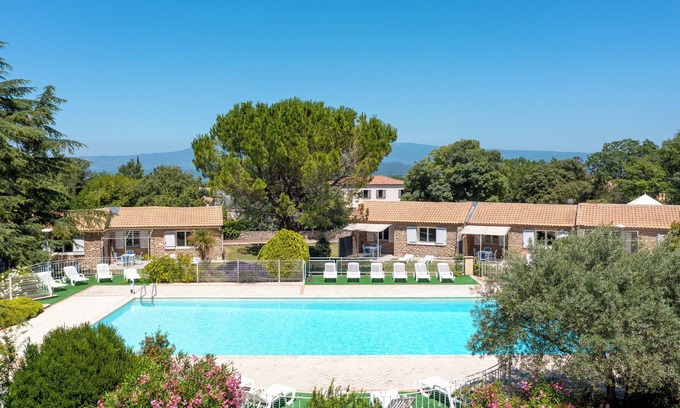 La Roque-sur-Pernes Condo | Stone house T3 in a tourist residence