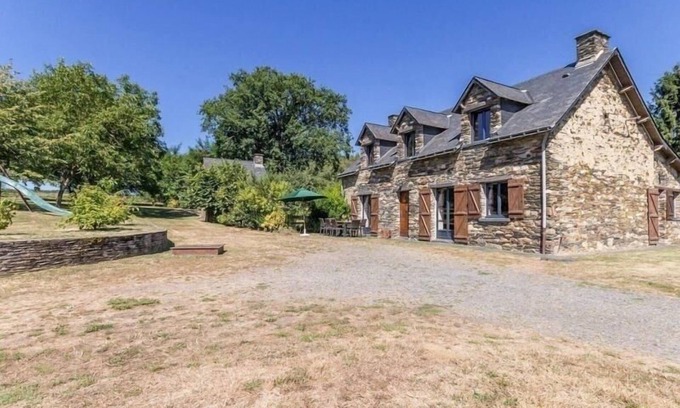 Moisdon-la-Riviere Cottage | Stone House Retreat with Garden & WiFi in Tranquil Countryside