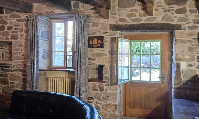 Le Faou House | Stone house in Le Faou, within walking distance of town center and amenities.