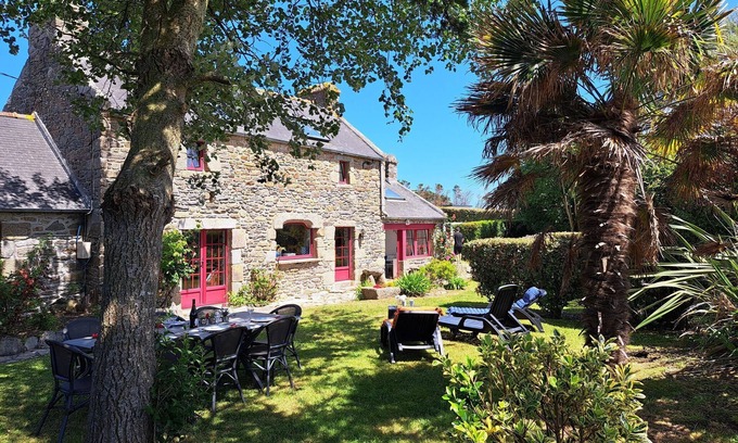 Ploudalmezeau House | Stone House in Portsall near Treompan Beach