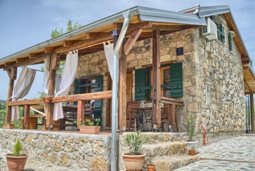 Drnis Ski Chalet | STONE HOUSE VLASTA