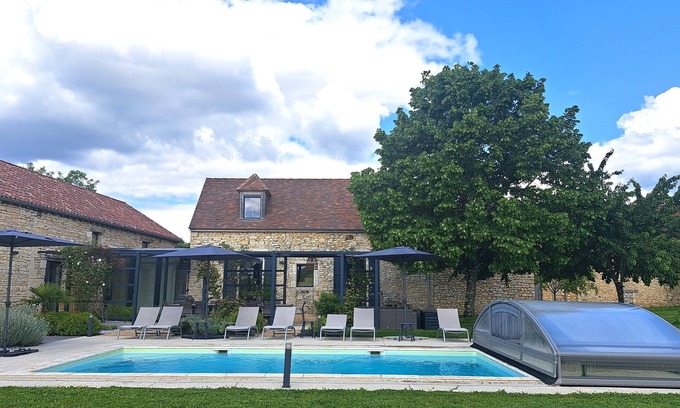 Veyrines-de-Domme Villa | Stone house with character, fully renovated with swimming pool, sleeps 12