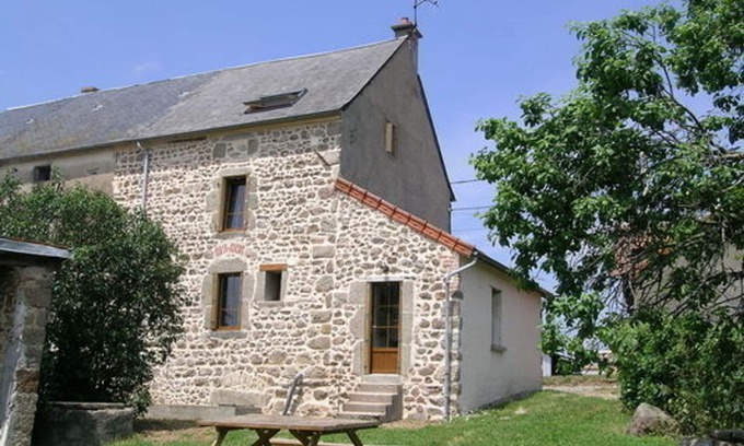 Nizerolles Cottage | Stone house with garden, kids' playground and pets allowed