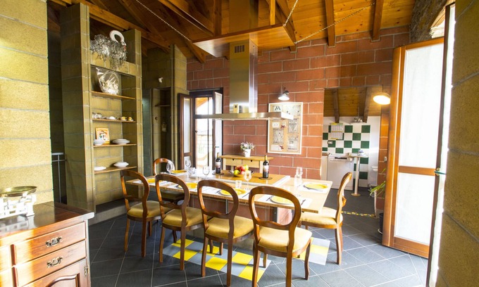 Montegrino Valtravaglia Apartment | Stone House by Holidays Lago Maggiore