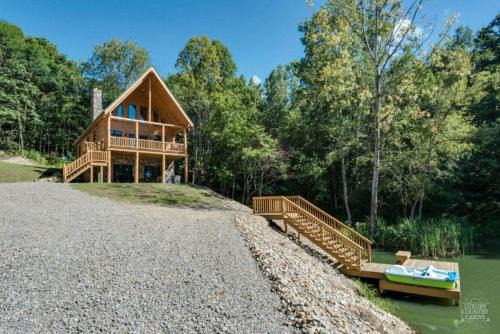 Keene House | Stone Lake Lodge - Lakeside Cabin - Stocked Pond
