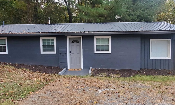 Confluence House | Stone's Throw Cabin moments away from the best of the Laurel Highlands!